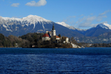 Il lago di Bled e le Alpi imbiancate
